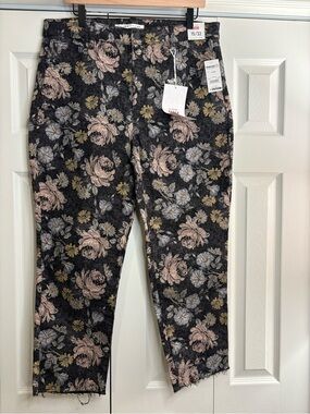 Women’s Celebrity Pink Hi-Rise Mom Jeans w/floral print & raw hem size 15/32 NWT